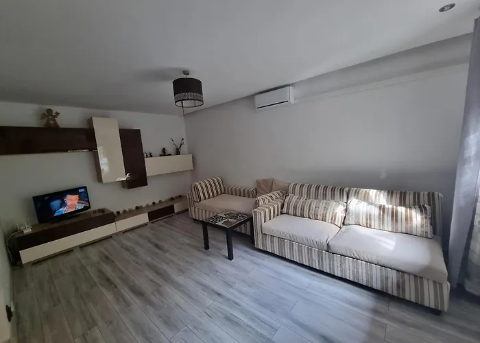 Thomas' Place -100m Parc Si Metrou Tineretului בוקרשט