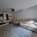 Thomas' Place -100m Parc Si Metrou Tineretului Bükreş